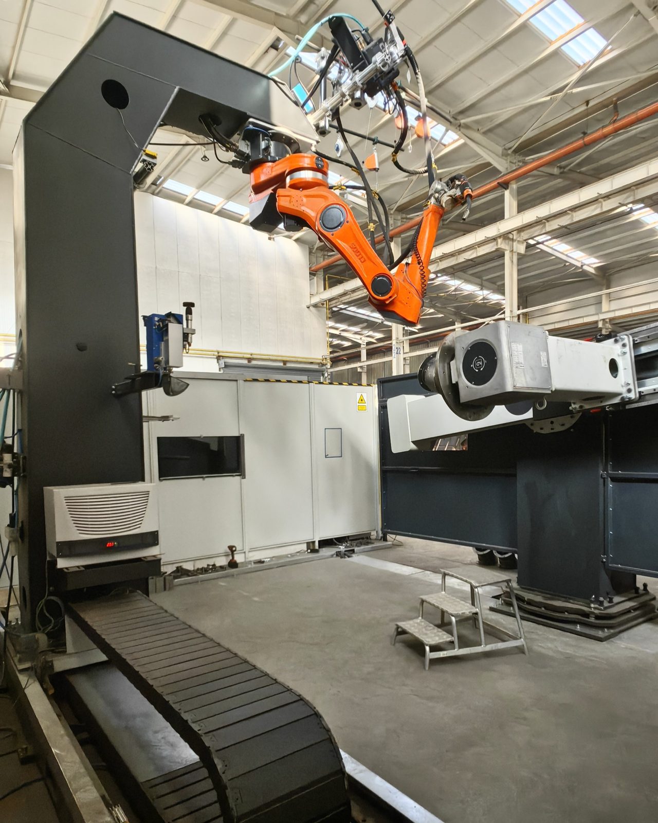 New CLOOS QIROX Robotic Welding Cell — 2